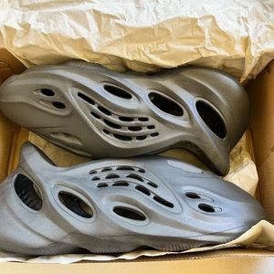BRAND NEW Yeezy Foam Runner in color Onyx